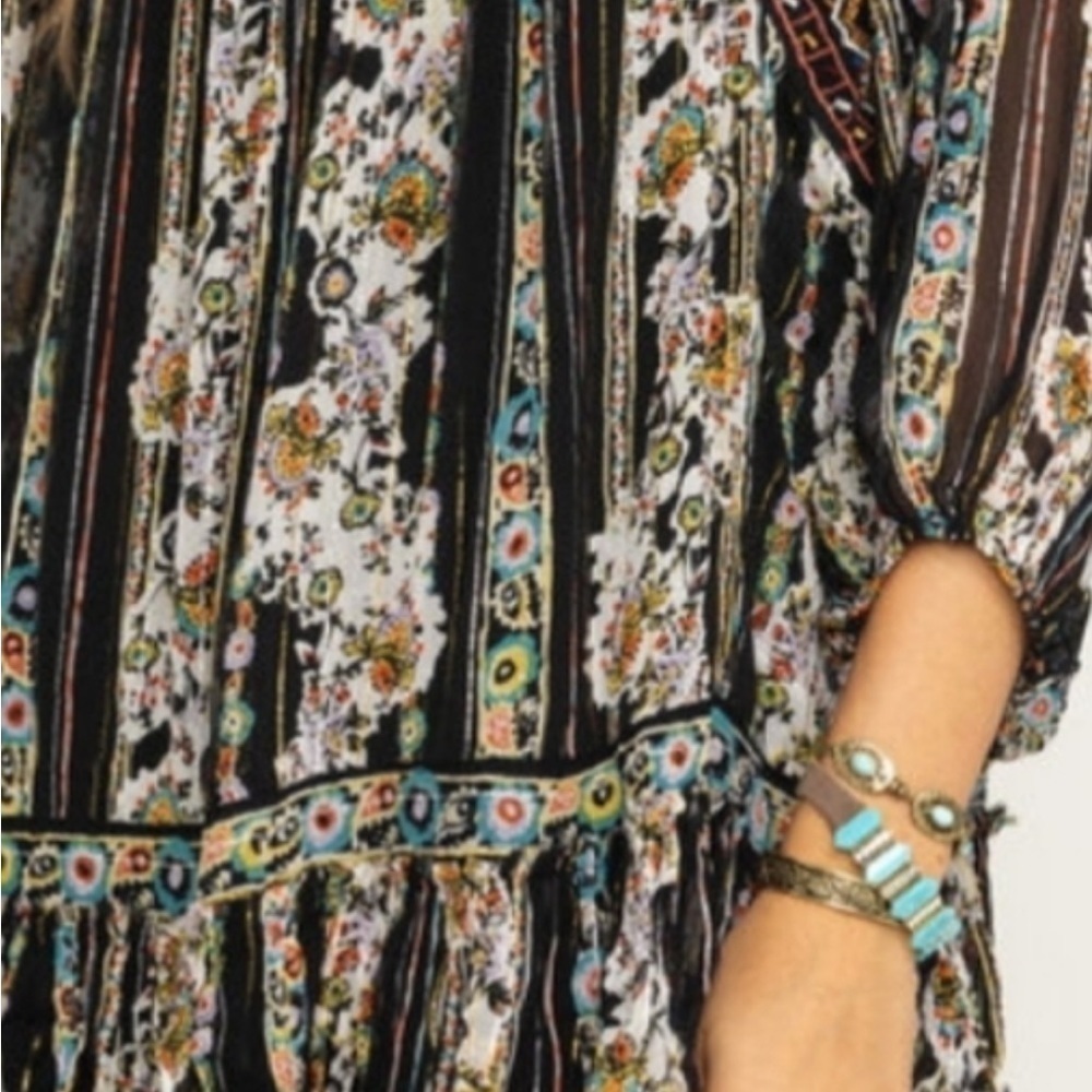 Free People Dance Magic Tunic
Retail $148. Size Medium Excellent condition. - Picture 4 of 10
